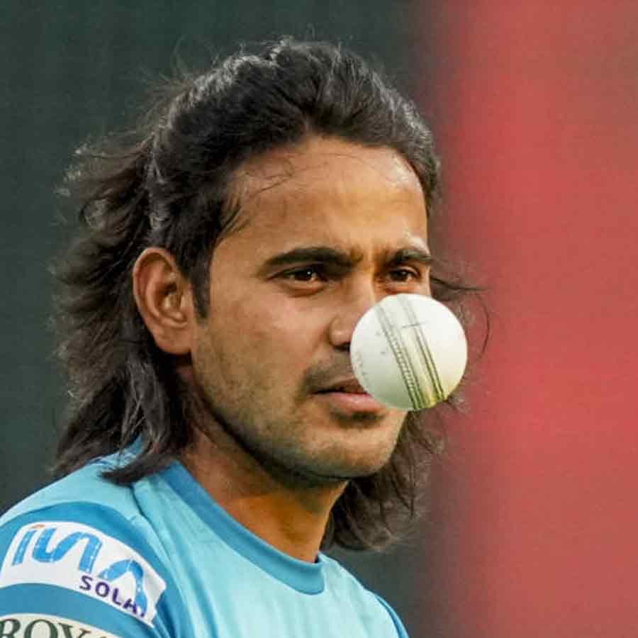 ৫ বলে ৫ উইকেট! ২৮ রানে ৭ উইকেট