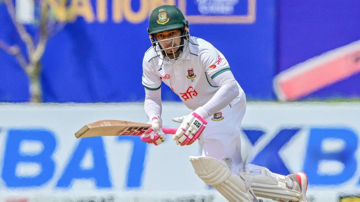 দুর্ভাগ্যের শিকার মুশফিক, বৃষ্টি নামার আগে বড় লিড বাংলাদেশের