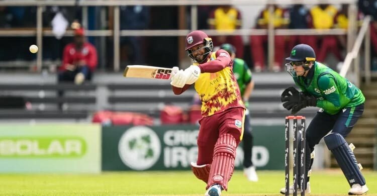 চার-ছক্কার বৃষ্টিতে স্টেডিয়াম তোলপাড়